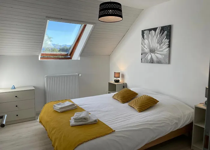 Maison L\'Aiguille - 2 Appartements, 5 Chambres Et Table D\'Hotes Au Pied De La Montagne A La Station De Laye