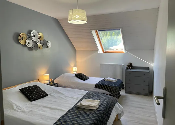 Maison L\'Aiguille - 2 Appartements, 5 Chambres Et Table D\'Hotes Au Pied De La Montagne A La Station De Laye