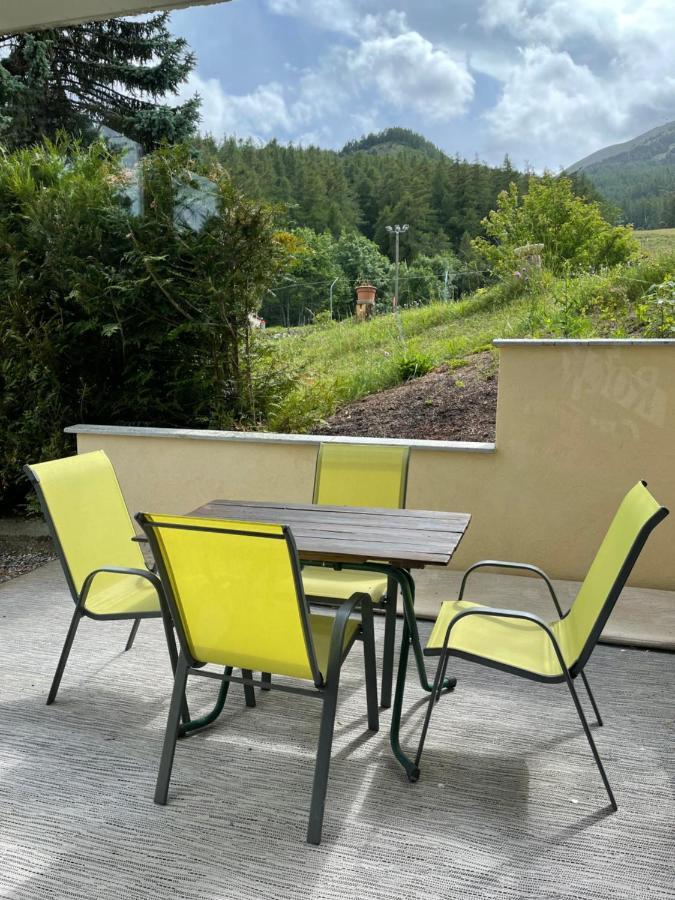 Maison L'aiguille: Mountain Retreat With Guest