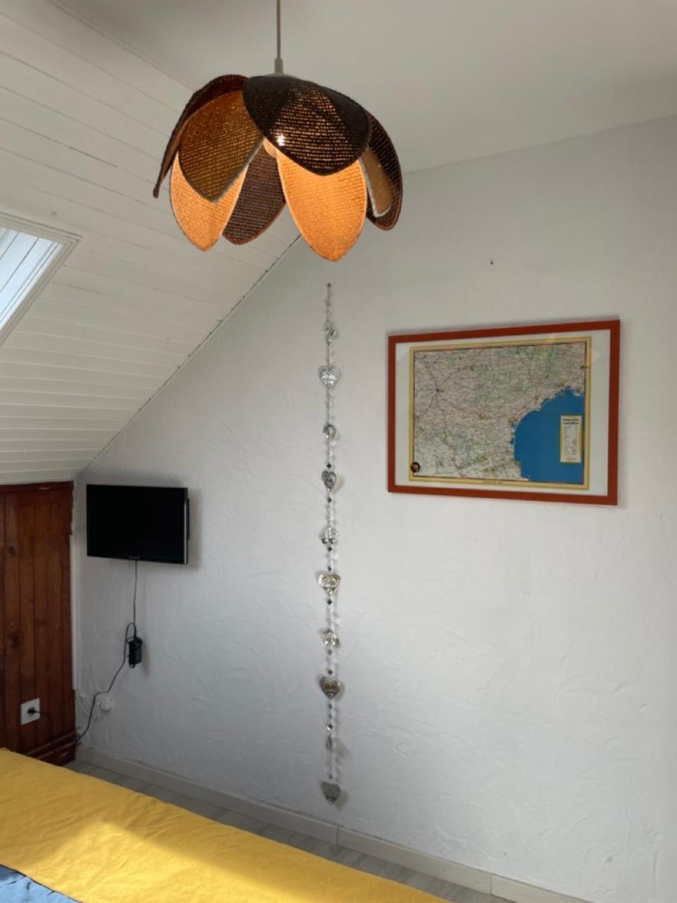 Maison L'aiguille: Mountain Retreat With Guest Laye
