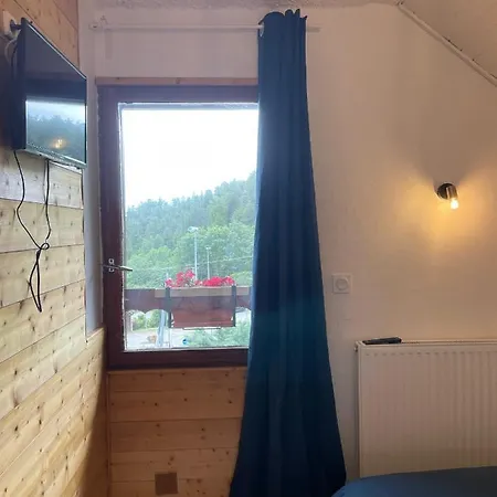 Maison L'Aiguille: Mountain Retreat with Guest Apartments Laye Exterior photo