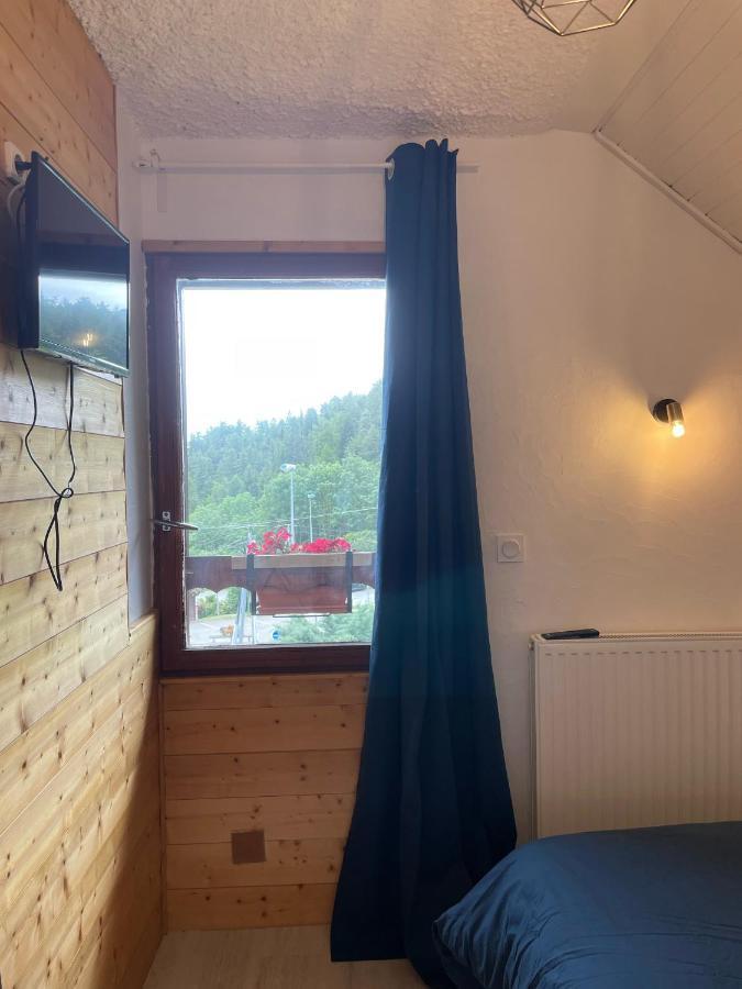 Maison L'aiguille - 2 Appartements, 5 Et Table D'hotes Au Pied De La Montagne A La Station De * Laye