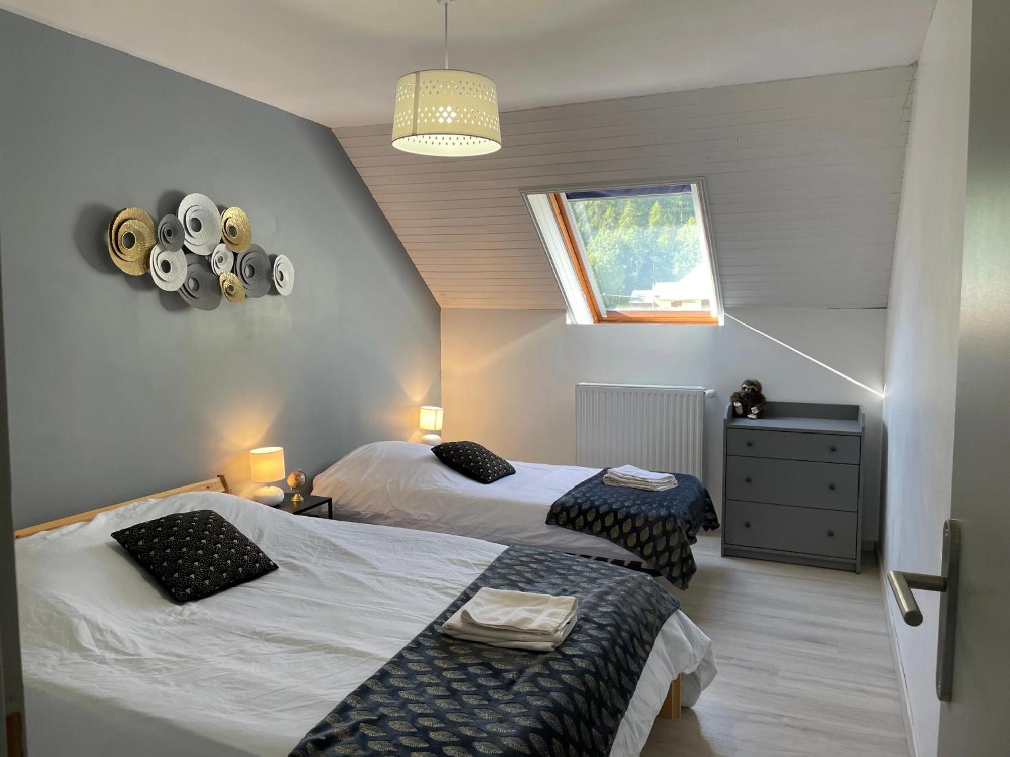 Maison L'aiguille - 2 Appartements, 5 Et Table D'hotes Au Pied De La Montagne A La Station De * Laye